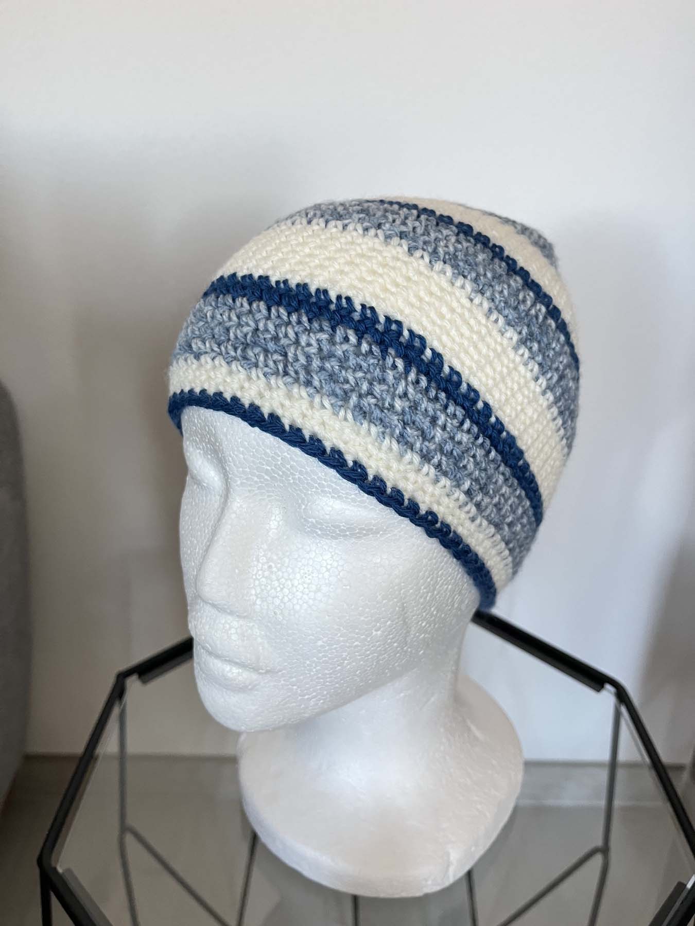 Cappello a righe bianco e blu