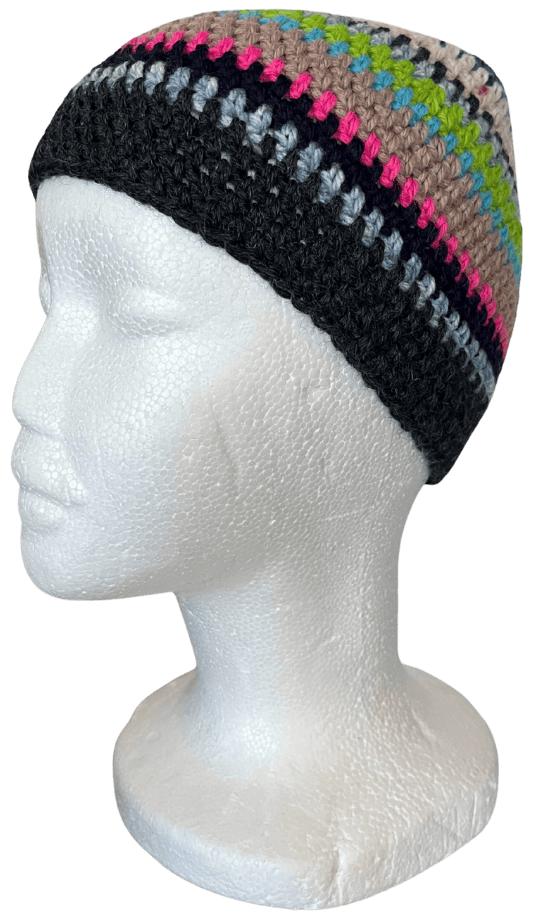 Cappello nero con righe