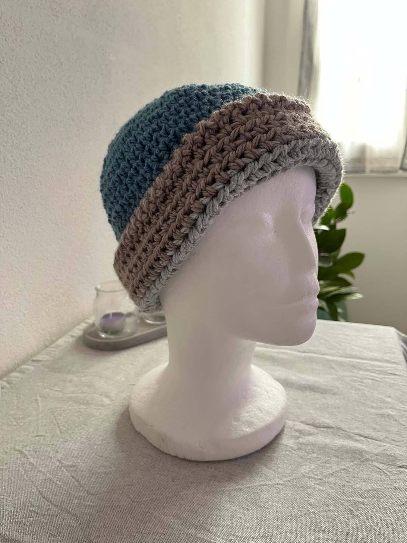 Cappello Verde petrolio con fascia beige e grigio