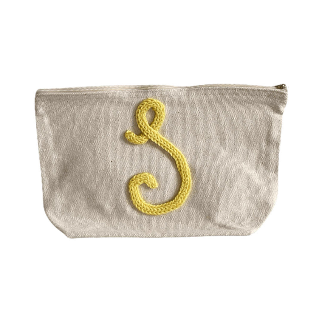 Pochette gialla con lettera S